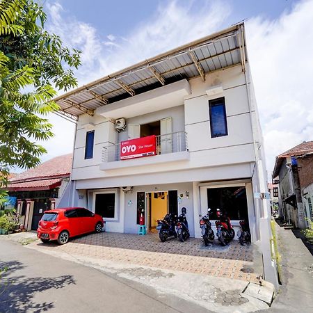 Hotel OYO 90052 Star House Cirebon Exterior foto