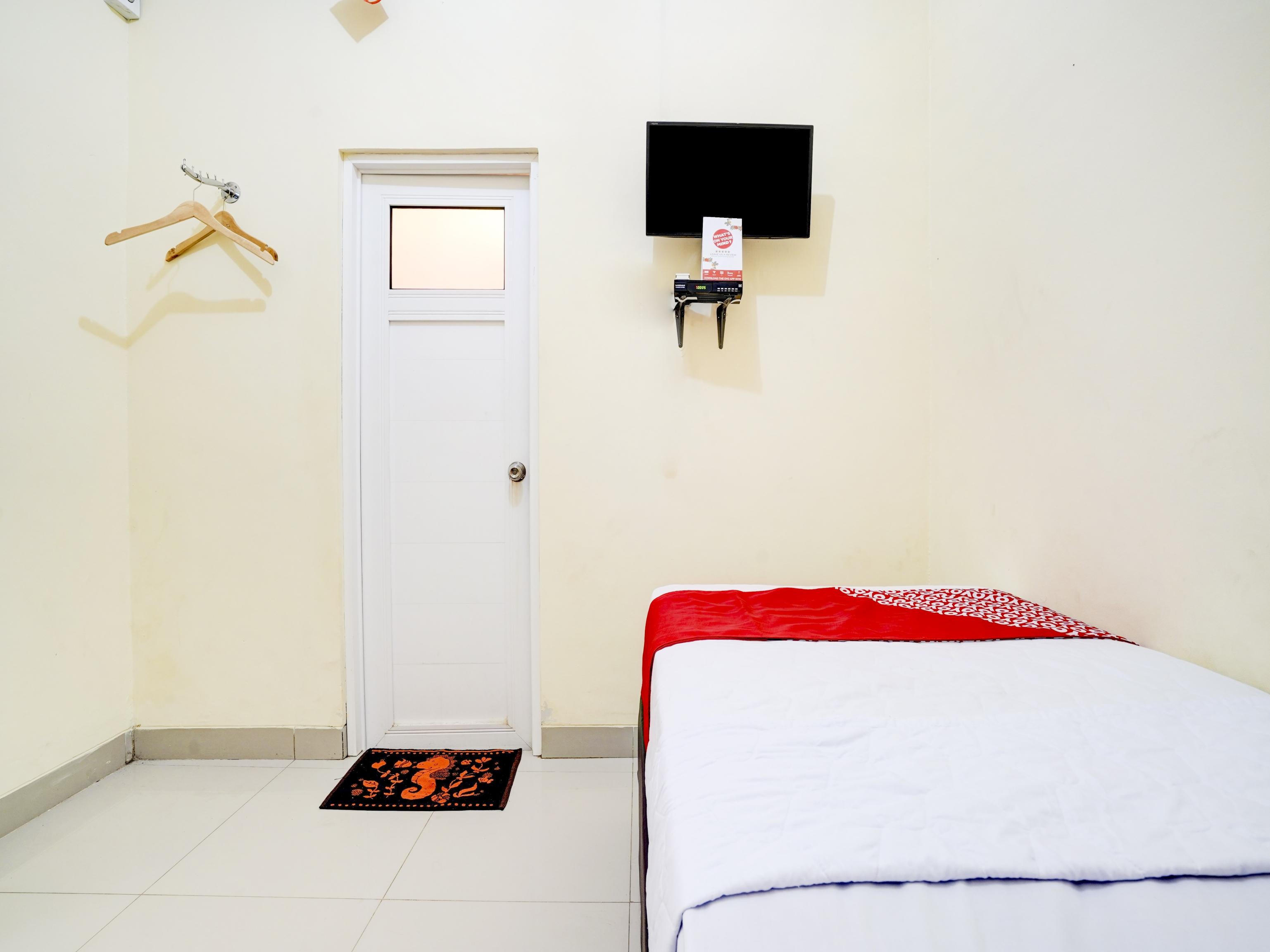 Hotel OYO 90052 Star House Cirebon Exterior foto