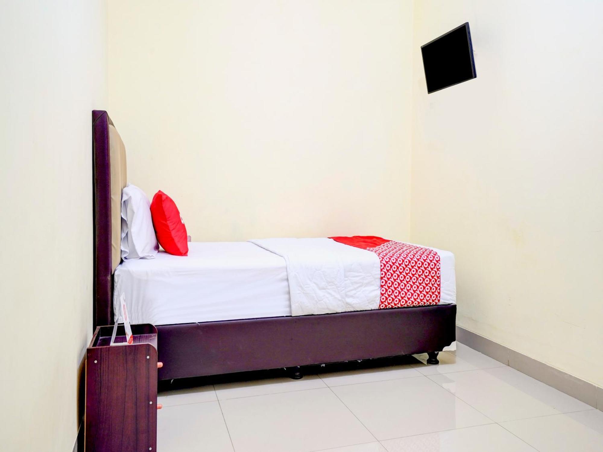 Hotel OYO 90052 Star House Cirebon Exterior foto