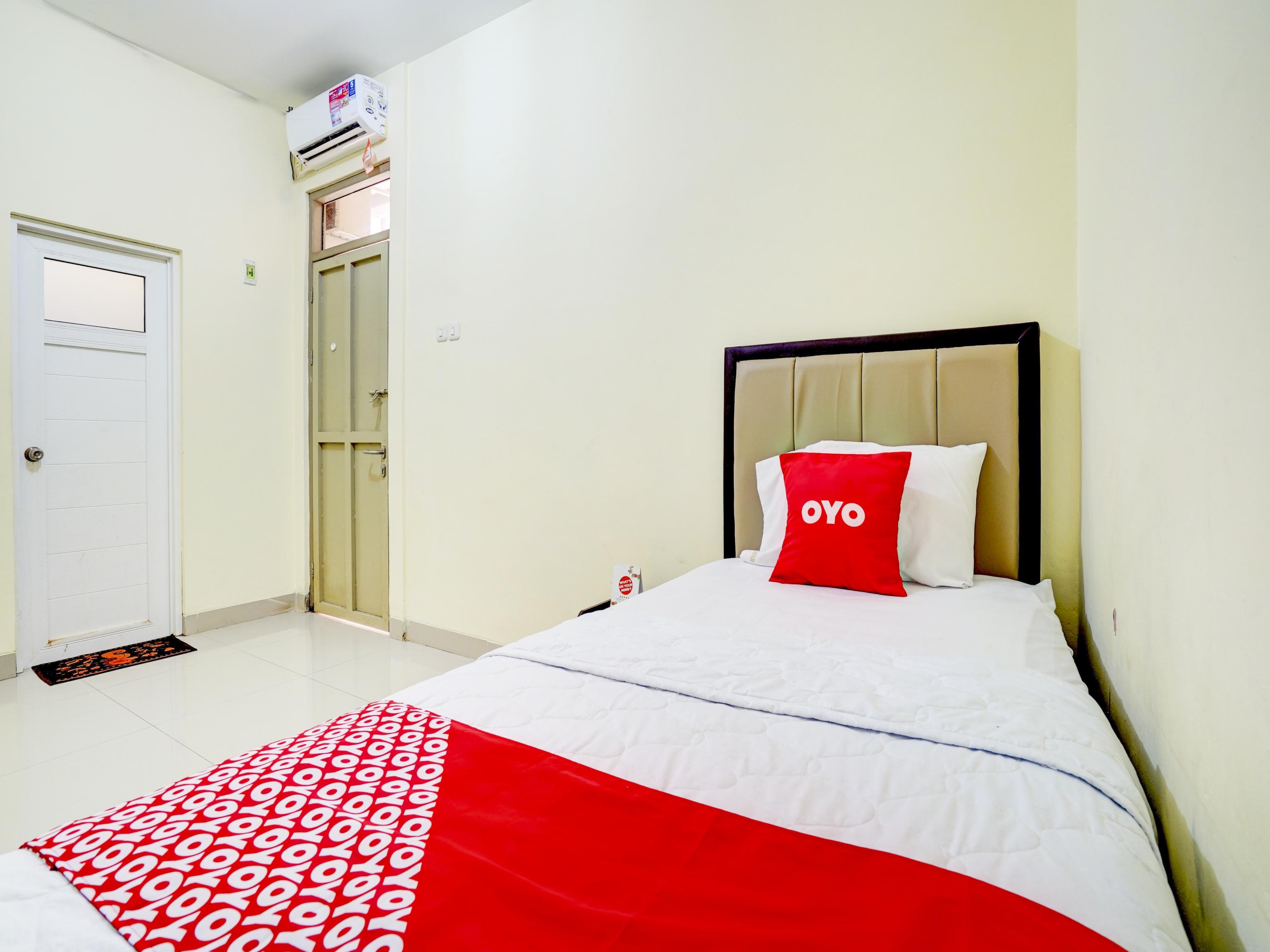 Hotel OYO 90052 Star House Cirebon Exterior foto